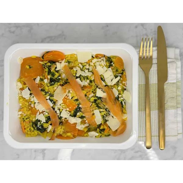 Risotto met zalm, spinazie en Parmezaanse kaas