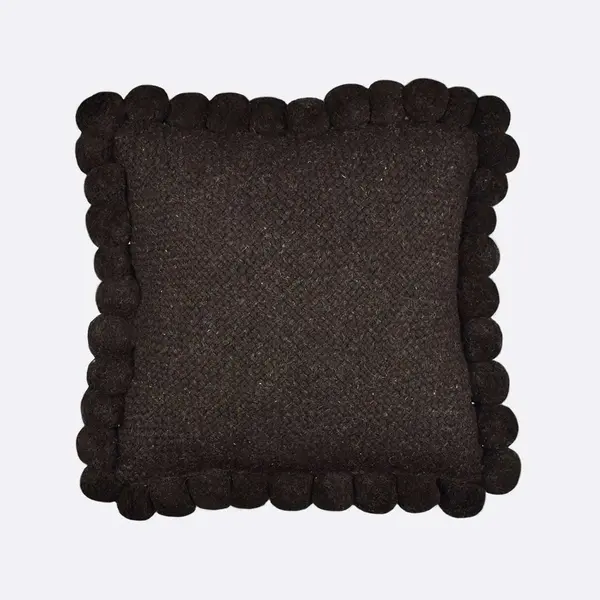 Coussin à pompons noir 50×50