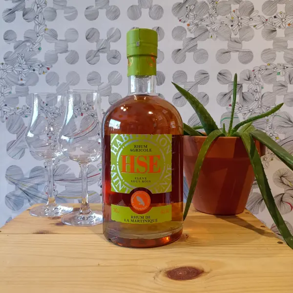 Rhum HSE sous bois 42 % Martinique