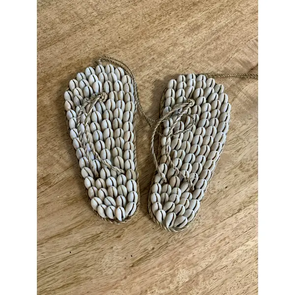 Déco Tongs en coquillages à suspendre