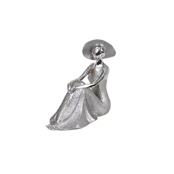 FEMME CHAPEAU ASSISE